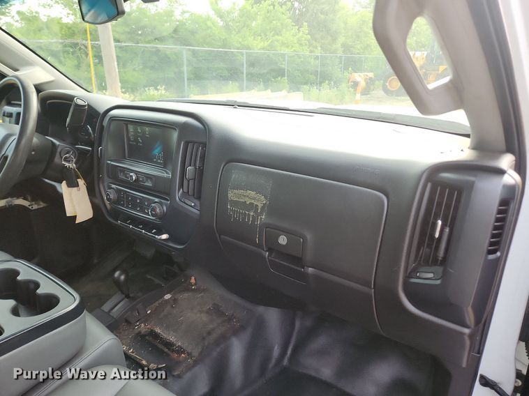 image for item LX9744 2016 Chevrolet Silverado 2500  Double Cab pickup truck cab and chassis