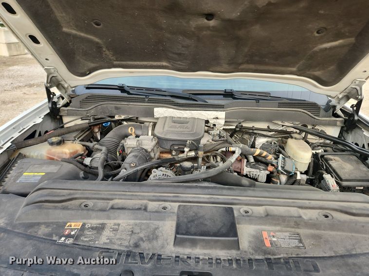 image for item LX9744 2016 Chevrolet Silverado 2500  Double Cab pickup truck cab and chassis