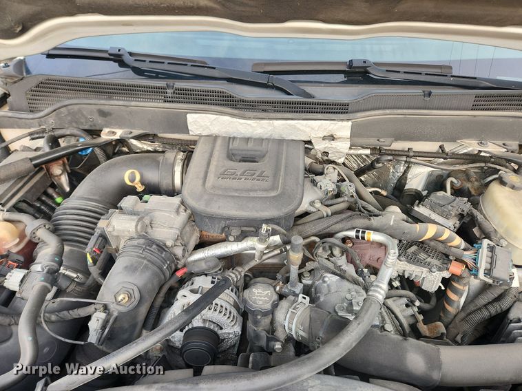 image for item LX9744 2016 Chevrolet Silverado 2500  Double Cab pickup truck cab and chassis