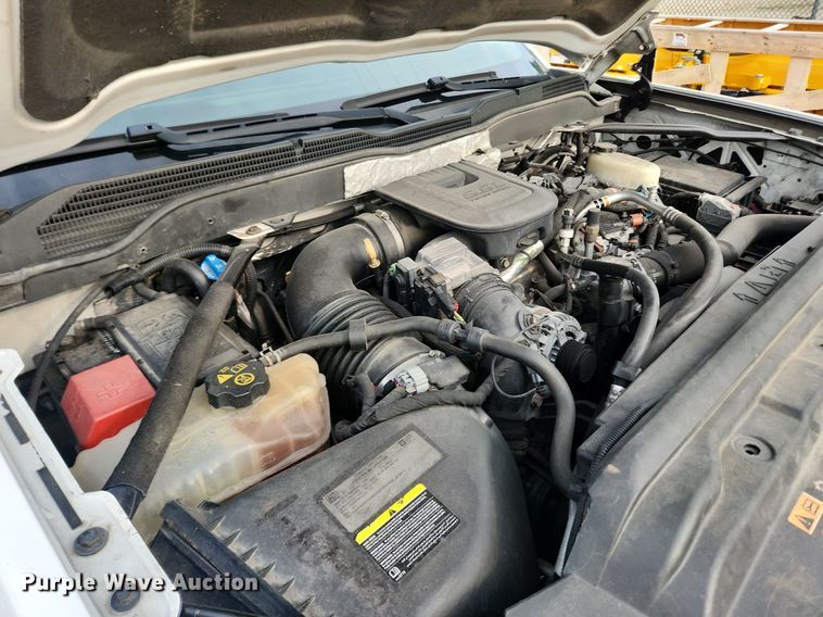 image for item LX9744 2016 Chevrolet Silverado 2500  Double Cab pickup truck cab and chassis