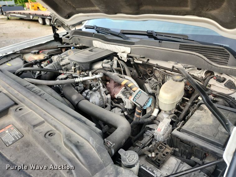 image for item LX9744 2016 Chevrolet Silverado 2500  Double Cab pickup truck cab and chassis