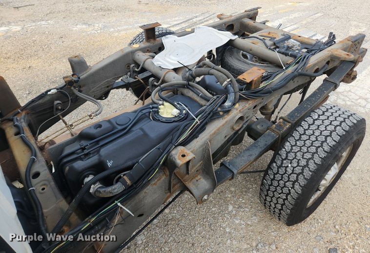 image for item LX9744 2016 Chevrolet Silverado 2500  Double Cab pickup truck cab and chassis