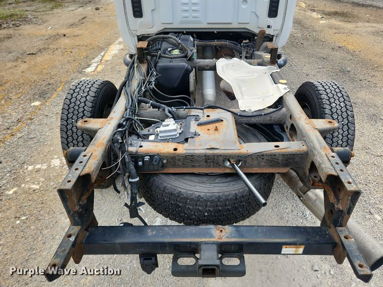 image for item LX9744 2016 Chevrolet Silverado 2500  Double Cab pickup truck cab and chassis