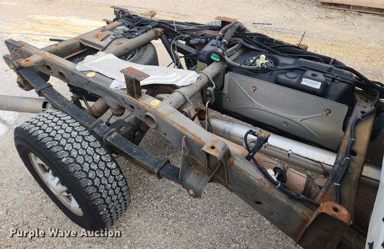 image for item LX9744 2016 Chevrolet Silverado 2500  Double Cab pickup truck cab and chassis