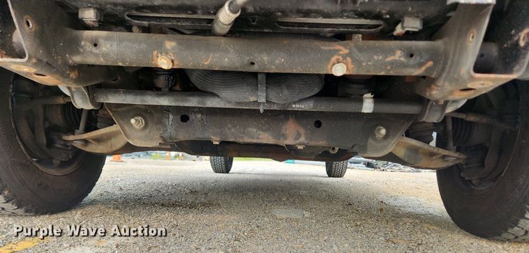 image for item LX9744 2016 Chevrolet Silverado 2500  Double Cab pickup truck cab and chassis