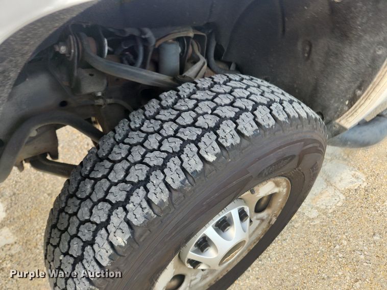 image for item LX9744 2016 Chevrolet Silverado 2500  Double Cab pickup truck cab and chassis