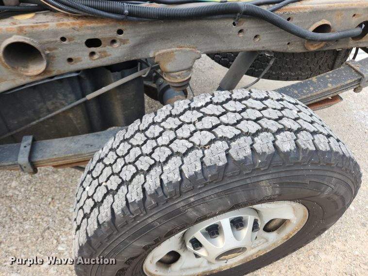 image for item LX9744 2016 Chevrolet Silverado 2500  Double Cab pickup truck cab and chassis