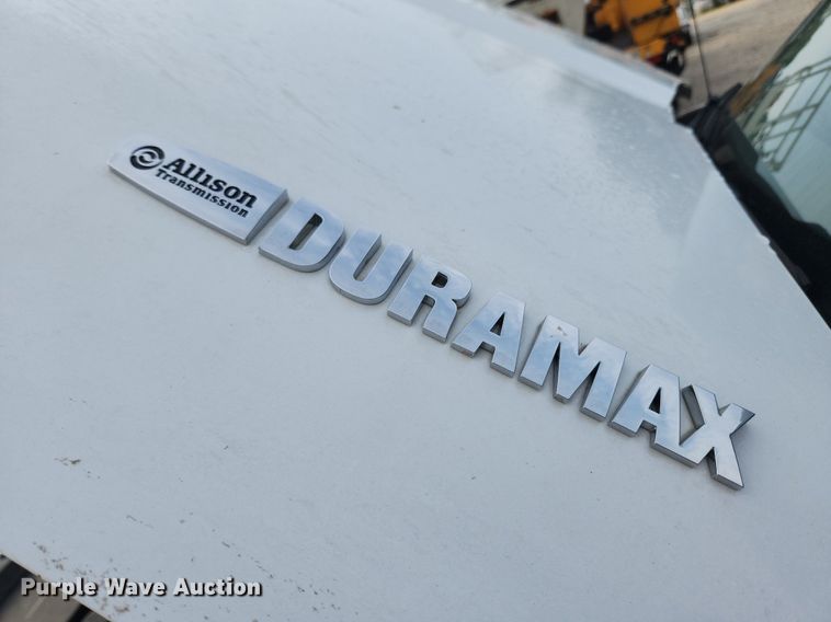 image for item LX9744 2016 Chevrolet Silverado 2500  Double Cab pickup truck cab and chassis