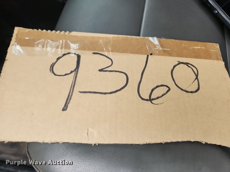 image for item LX9744 2016 Chevrolet Silverado 2500  Double Cab pickup truck cab and chassis