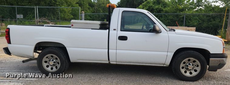 image for item LX9746 2005 Chevrolet Silverado 1500  pickup truck