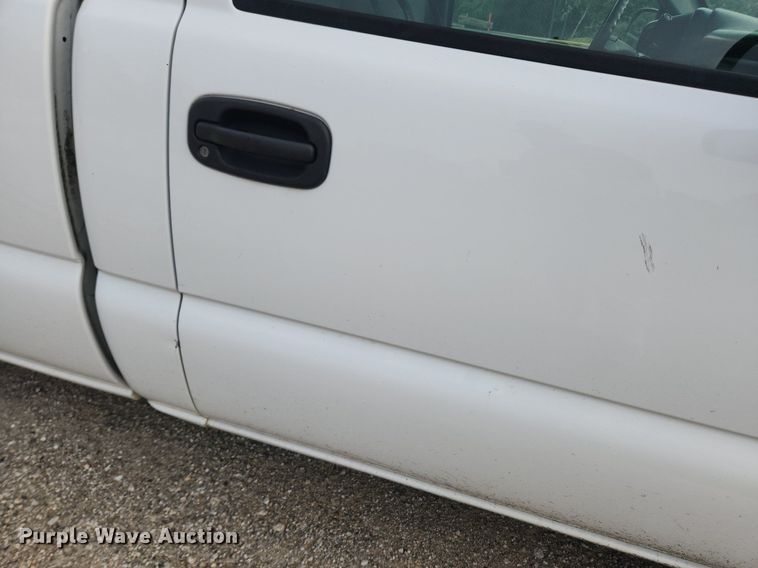 image for item LX9746 2005 Chevrolet Silverado 1500  pickup truck