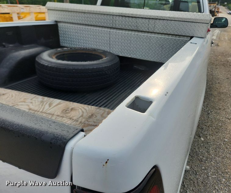 image for item LX9746 2005 Chevrolet Silverado 1500  pickup truck