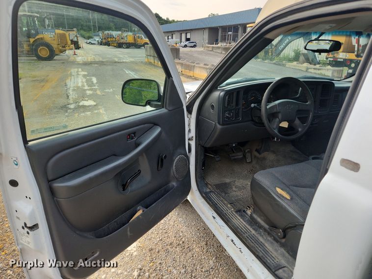 image for item LX9746 2005 Chevrolet Silverado 1500  pickup truck