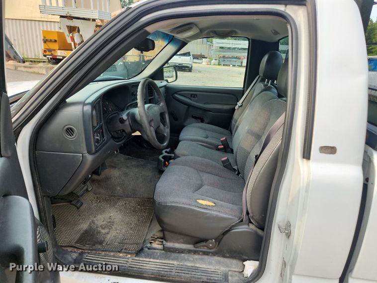 image for item LX9746 2005 Chevrolet Silverado 1500  pickup truck