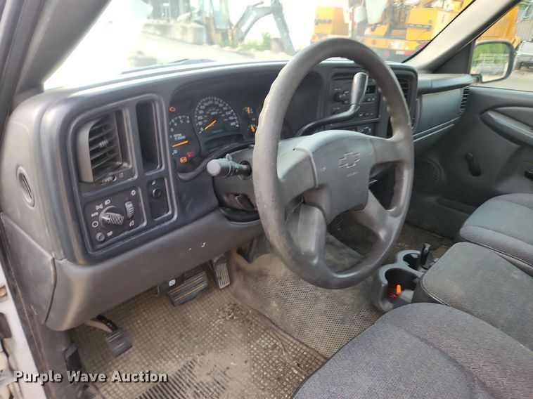 image for item LX9746 2005 Chevrolet Silverado 1500  pickup truck