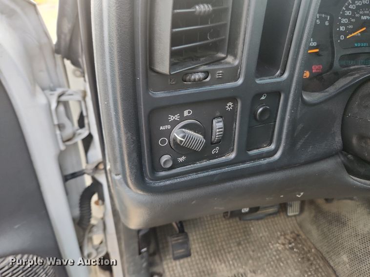 image for item LX9746 2005 Chevrolet Silverado 1500  pickup truck