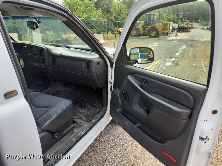 image for item LX9746 2005 Chevrolet Silverado 1500  pickup truck