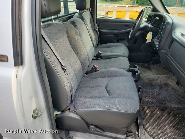 image for item LX9746 2005 Chevrolet Silverado 1500  pickup truck