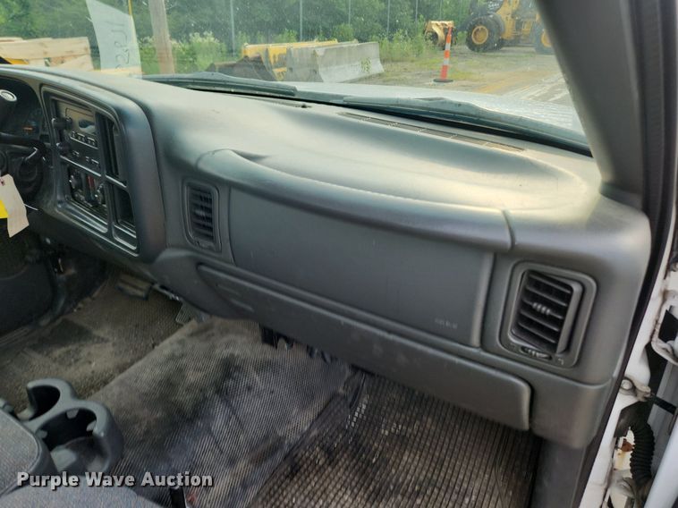 image for item LX9746 2005 Chevrolet Silverado 1500  pickup truck