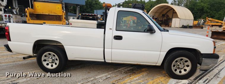 image for item LX9747 2005 Chevrolet Silverado 1500  pickup truck