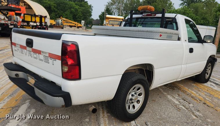 image for item LX9747 2005 Chevrolet Silverado 1500  pickup truck