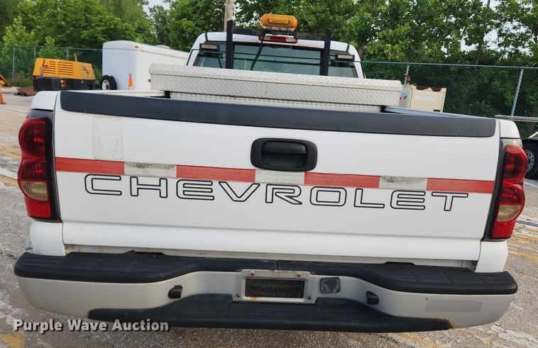 image for item LX9747 2005 Chevrolet Silverado 1500  pickup truck