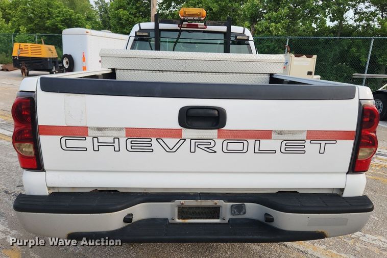 image for item LX9747 2005 Chevrolet Silverado 1500  pickup truck
