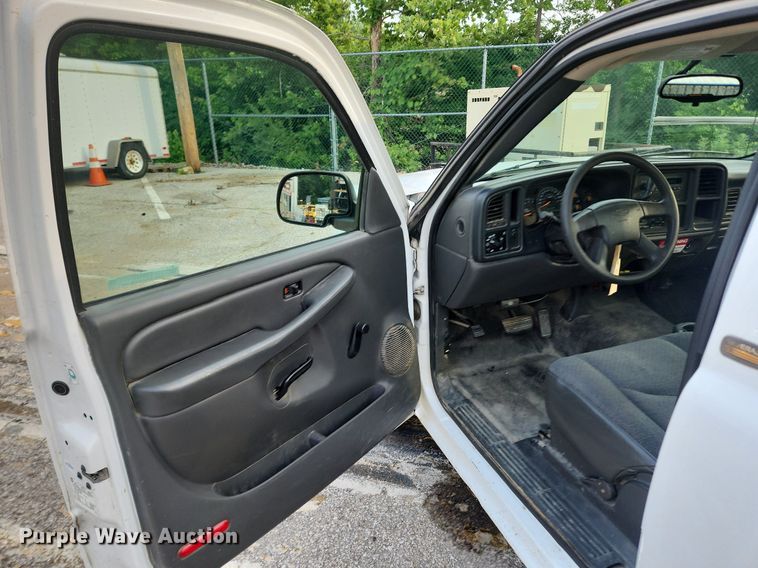 image for item LX9747 2005 Chevrolet Silverado 1500  pickup truck