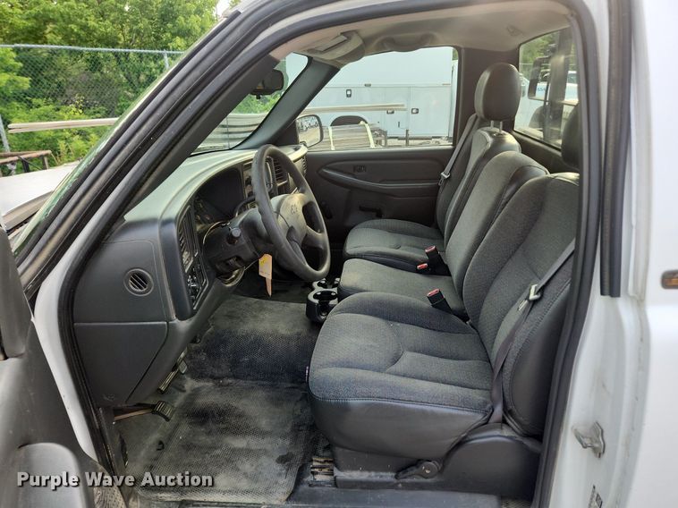 image for item LX9747 2005 Chevrolet Silverado 1500  pickup truck