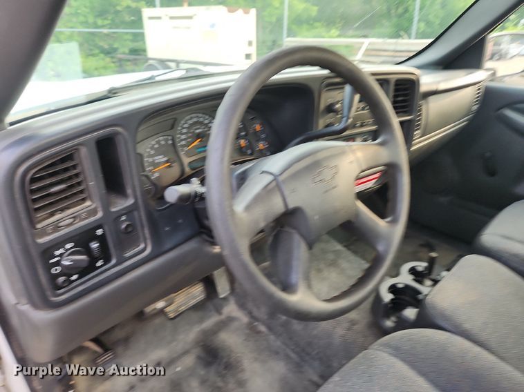 image for item LX9747 2005 Chevrolet Silverado 1500  pickup truck
