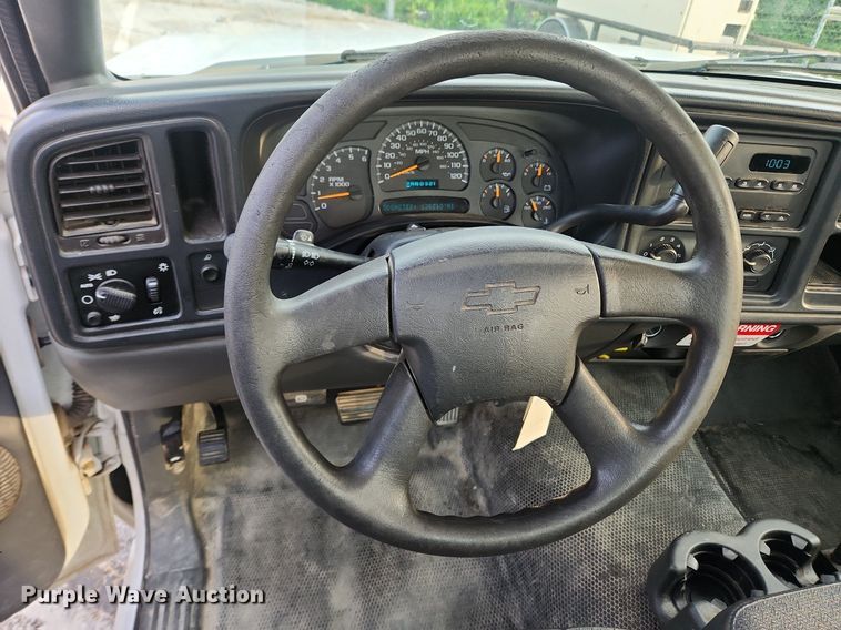 image for item LX9747 2005 Chevrolet Silverado 1500  pickup truck