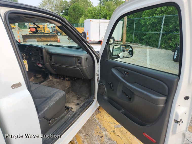 image for item LX9747 2005 Chevrolet Silverado 1500  pickup truck