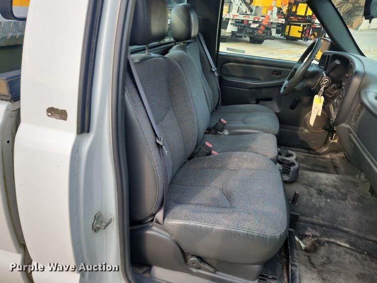 image for item LX9747 2005 Chevrolet Silverado 1500  pickup truck