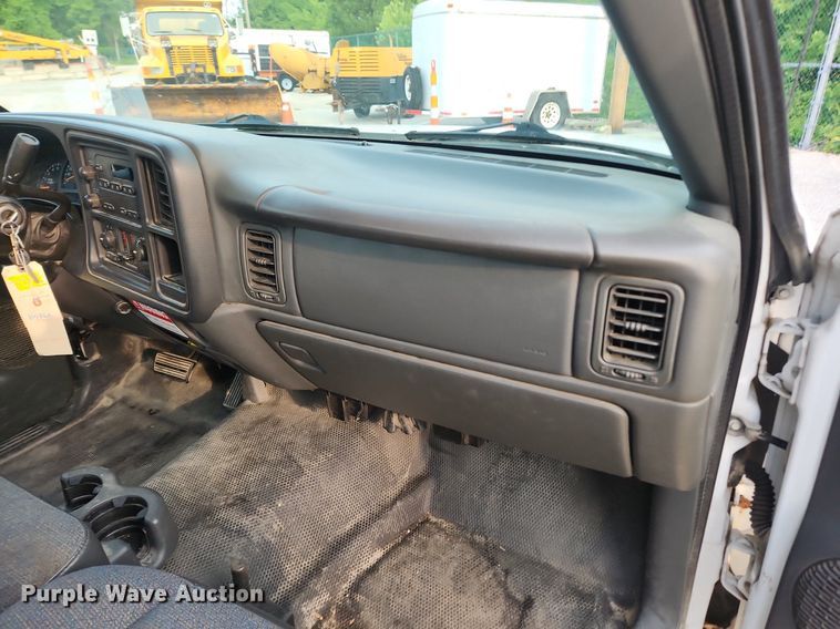 image for item LX9747 2005 Chevrolet Silverado 1500  pickup truck