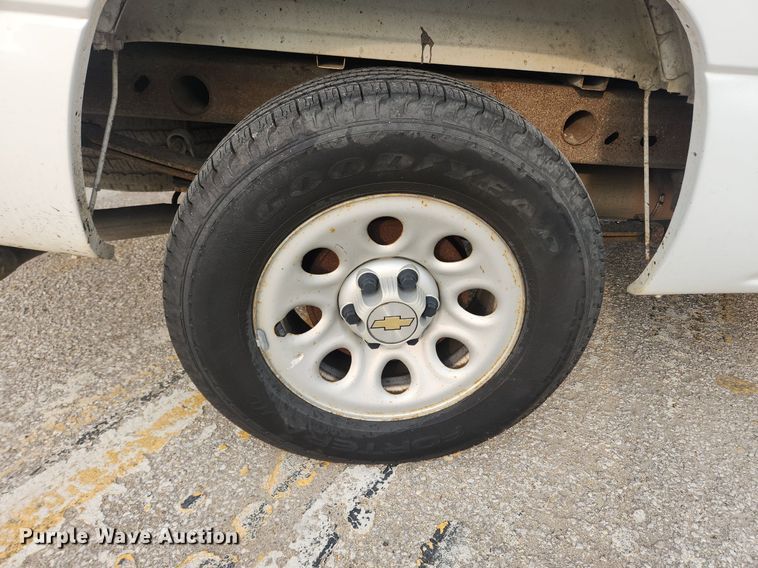 image for item LX9747 2005 Chevrolet Silverado 1500  pickup truck