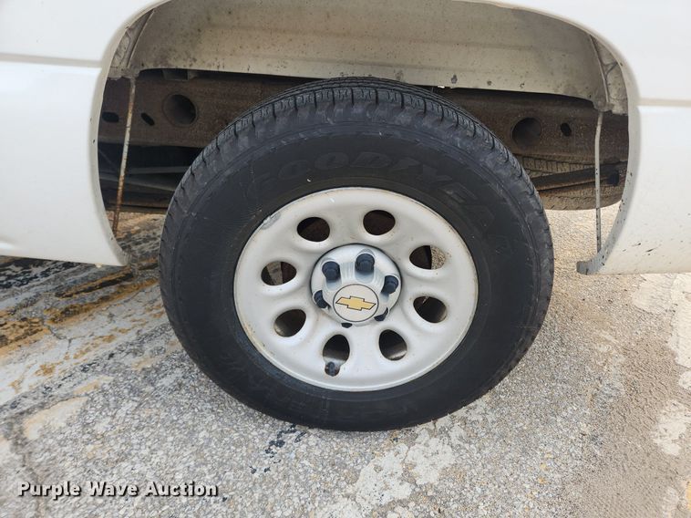 image for item LX9747 2005 Chevrolet Silverado 1500  pickup truck