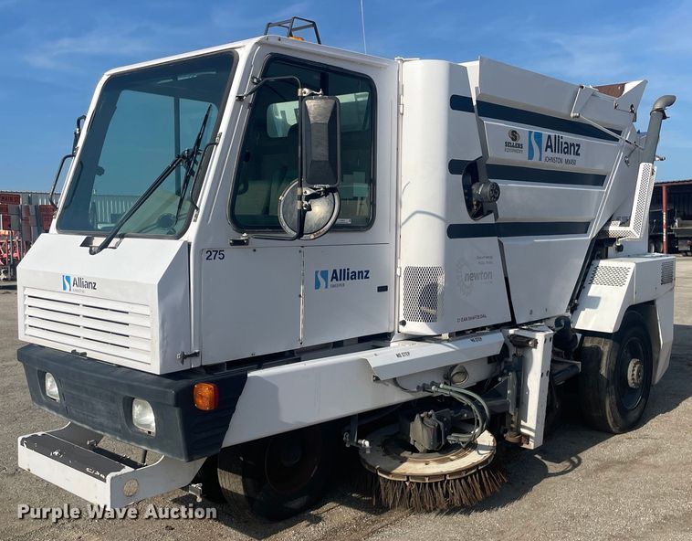 image for item LY9619 2009 Allianz Johnston MX450  street sweeper truck