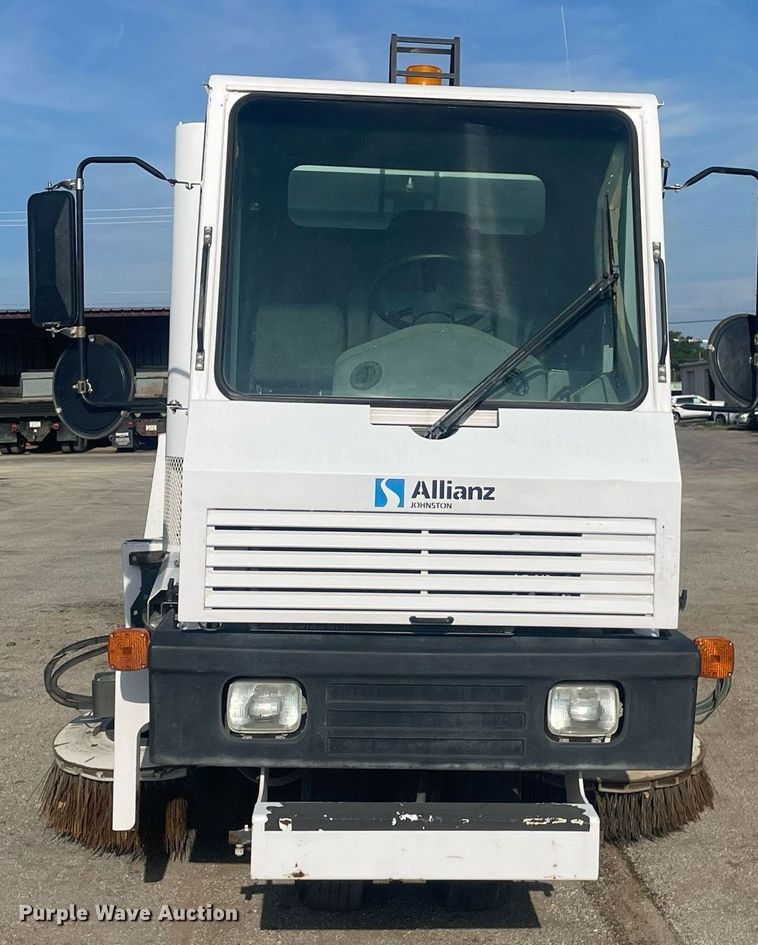 image for item LY9619 2009 Allianz Johnston MX450  street sweeper truck