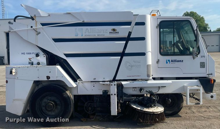 image for item LY9619 2009 Allianz Johnston MX450  street sweeper truck