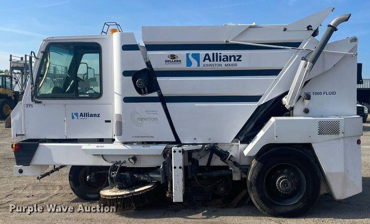 image for item LY9619 2009 Allianz Johnston MX450  street sweeper truck