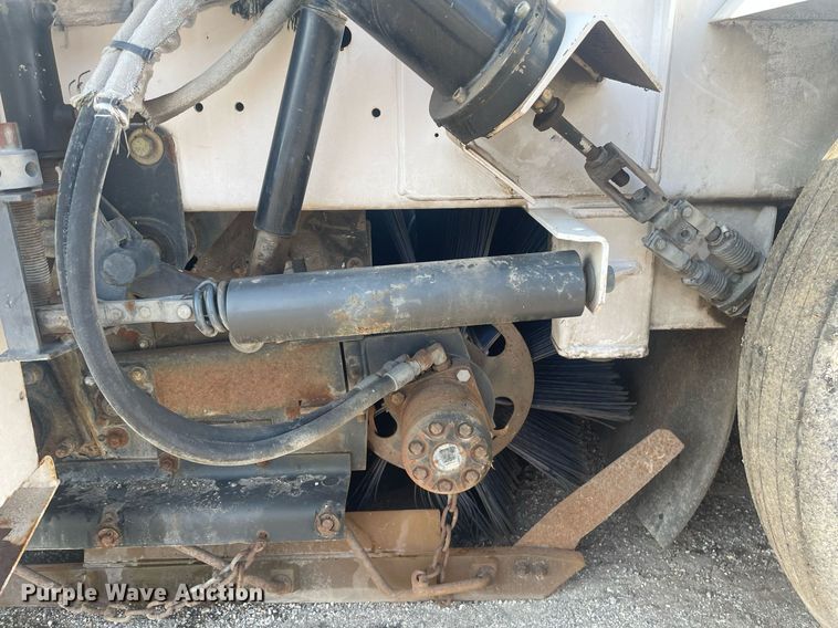 image for item LY9619 2009 Allianz Johnston MX450  street sweeper truck