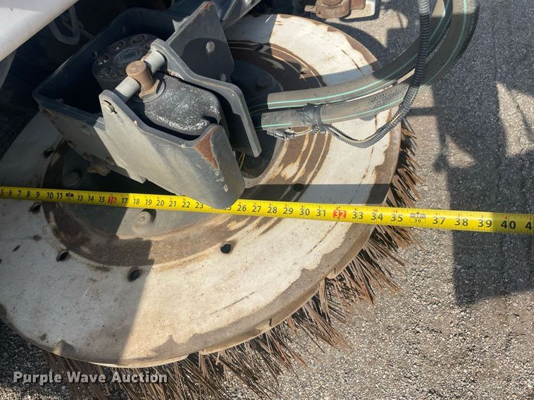 image for item LY9619 2009 Allianz Johnston MX450  street sweeper truck