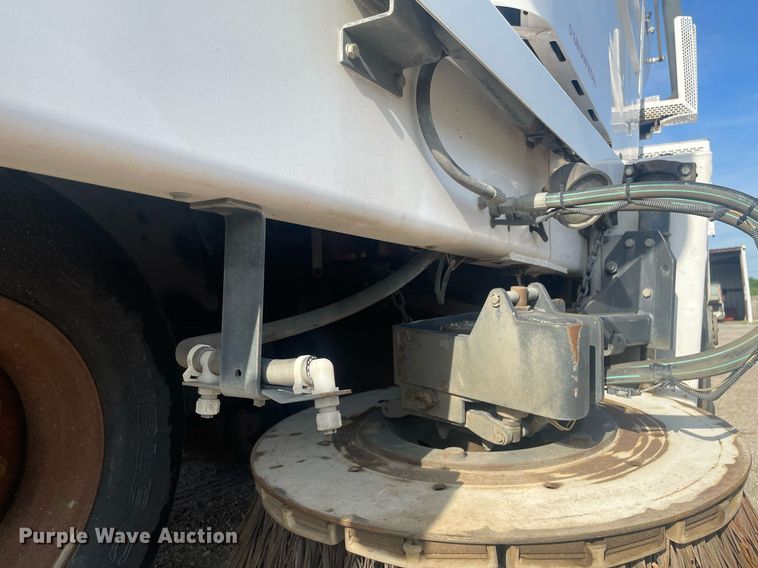 image for item LY9619 2009 Allianz Johnston MX450  street sweeper truck