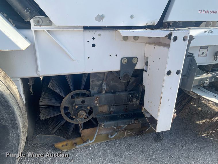 image for item LY9619 2009 Allianz Johnston MX450  street sweeper truck