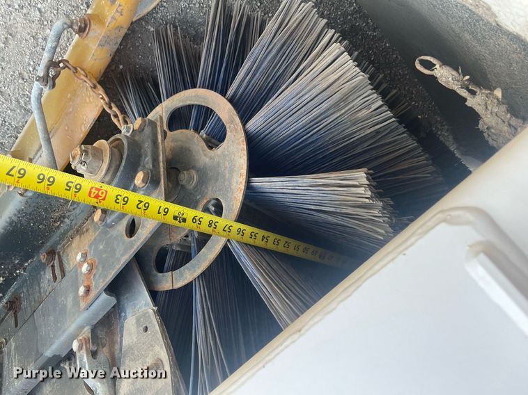 image for item LY9619 2009 Allianz Johnston MX450  street sweeper truck