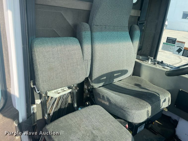 image for item LY9619 2009 Allianz Johnston MX450  street sweeper truck