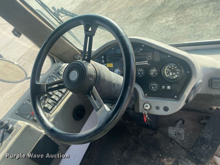 image for item LY9619 2009 Allianz Johnston MX450  street sweeper truck