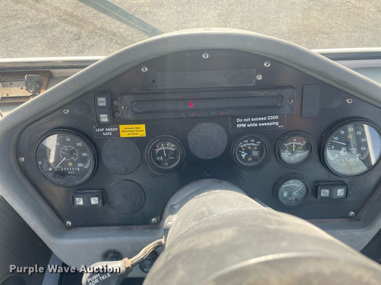 image for item LY9619 2009 Allianz Johnston MX450  street sweeper truck