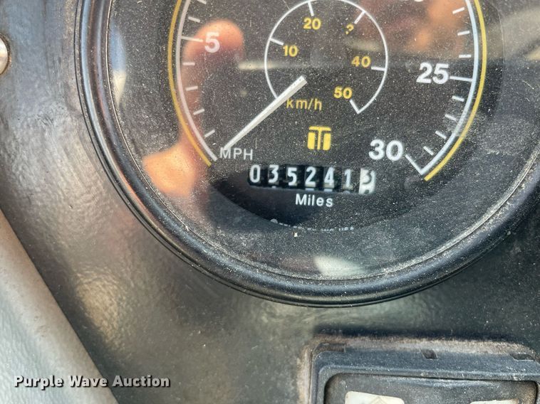 image for item LY9619 2009 Allianz Johnston MX450  street sweeper truck