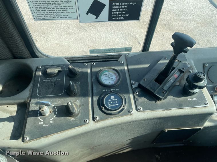 image for item LY9619 2009 Allianz Johnston MX450  street sweeper truck